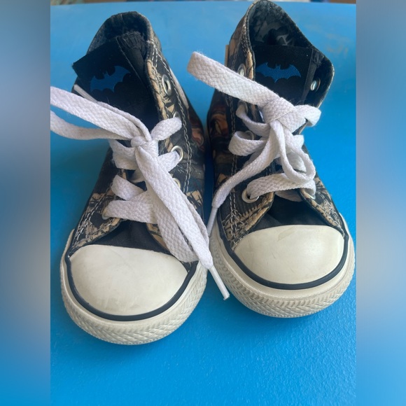 Converse All Star "Dark Knight"
Batman Chuck Taylor - Picture 3 of 6